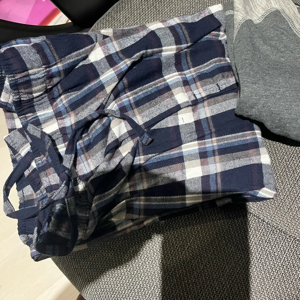 Pyjamas - Picture 2 of 3